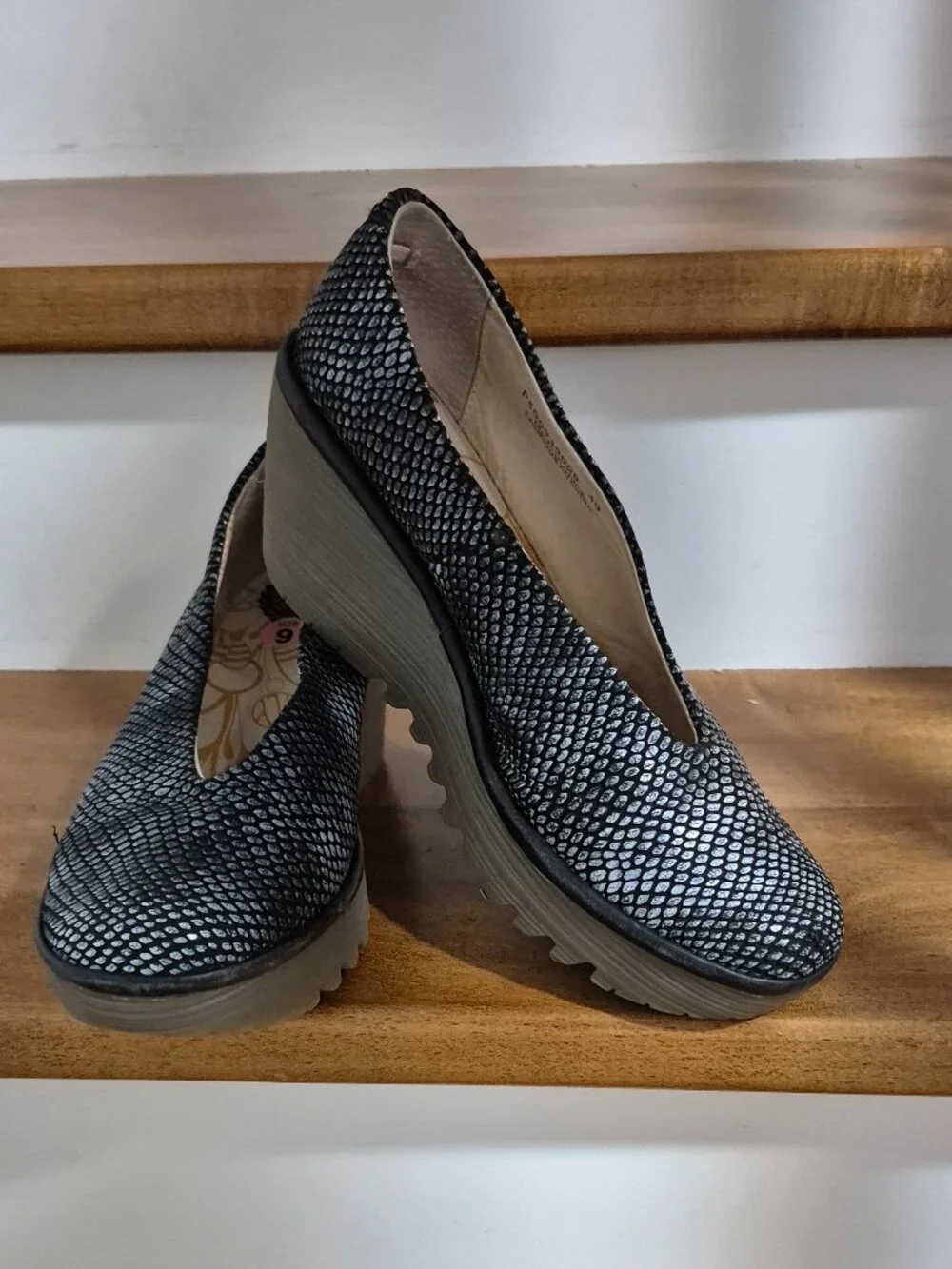 FLY LONDON Yaz Wedge Ballet Shoe Metallic Snake Print Leather - Size 9 - Picture 2 of 7